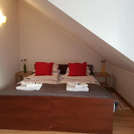 לינה וארוחת בוקר Balaton רובי