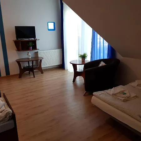 Balaton לינה וארוחת בוקר רובי