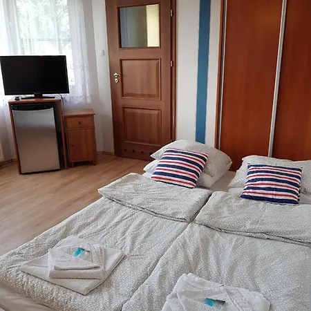 לינה וארוחת בוקר Balaton רובי