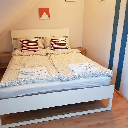 לינה וארוחת בוקר Balaton רובי