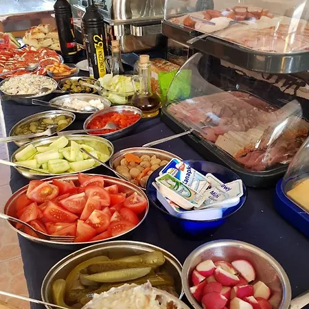 לינה וארוחת בוקר Balaton רובי