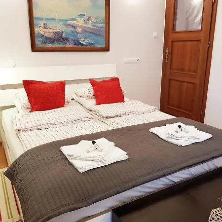 Balaton לינה וארוחת בוקר רובי